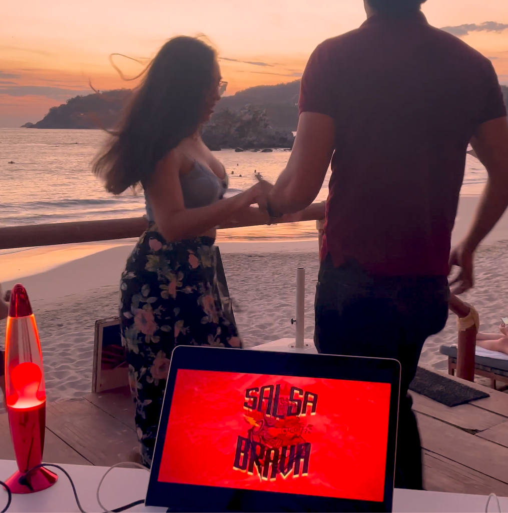 https://www.salsabrava.club/wp-content/uploads/2024/05/beachCouple-salsa-brava.png